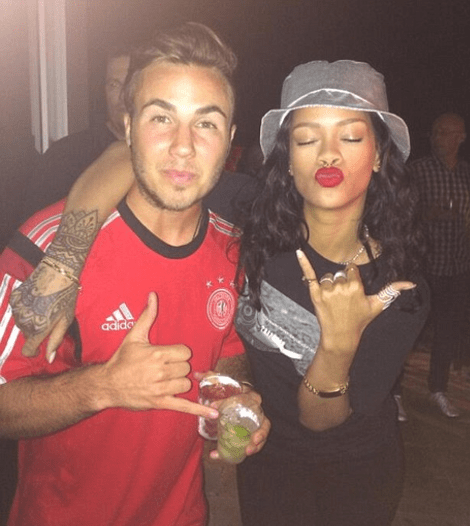 Το στριπτίζ της Ριάνα στις κερκίδες του Μαρακανά για το γκολ της Γερμανίας  [εικόνες] | iefimerida.gr 4