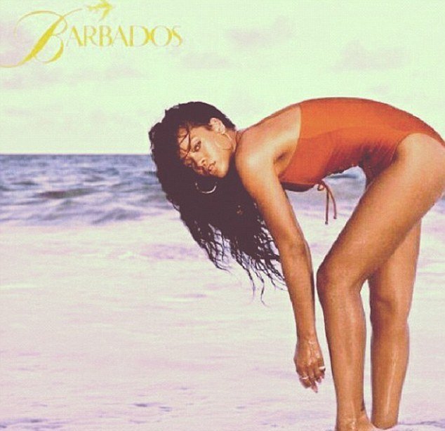 H Ριάνα διαφημίζει τα εξωτικά νησιά της [εικόνες+ βίντεο] | iefimerida.gr 1