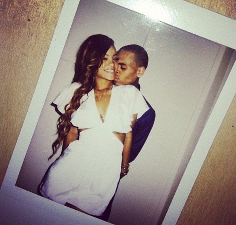 Οταν η Ριάνα πασαλείφθηκε με τούρτα και της χούφτωσαν τα οπίσθια [εικόνες] | iefimerida.gr 1