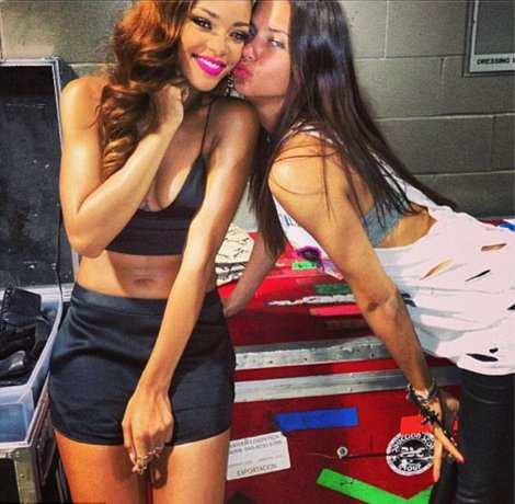 H Rihanna επιτέλους εμφανίστηκε – Με τα «απολύτως» απαραίτητα [εικόνες] | iefimerida.gr 3