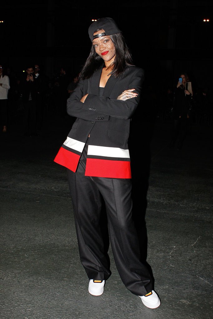 Η Ριάνα ανακαλύπτει το γαλλικό σικ και της πάει πολύ [εικόνες] | iefimerida.gr 0