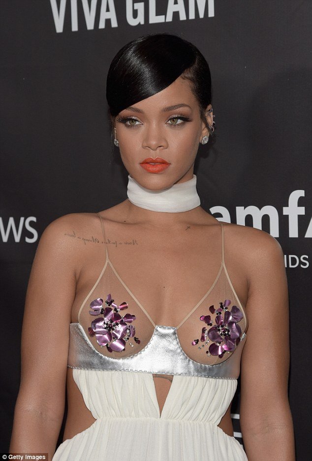 Μάιλι Σάιρους και Ριάνα: Εχουν ξεφύγει -Οι απογοητευτικές εμφανίσεις που δεν άφησαν τίποτα στη φαντασία [εικόνες & βίντεο] | iefimerida.gr 1