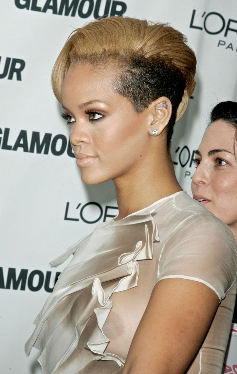 Σέξι ατυχήματα: Οι αγαπημένες μας σταρ «προτάσσουν τα στήθη» στο φακό [εικόνες] | iefimerida.gr 9