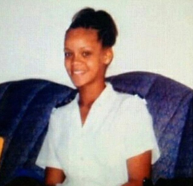 H 15χρονη Ριάνα με σχολική στολή στην πρώτη της audition [εικόνα]  | iefimerida.gr 0