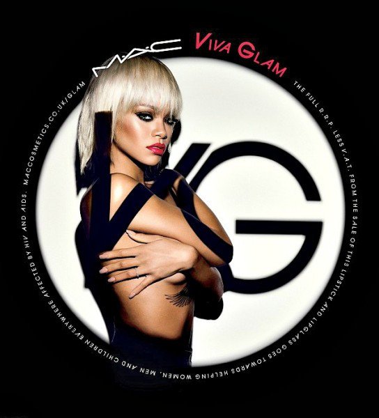 Η Ριάνα φωτογραφίζεται φορώντας μόνο το... κραγιόν της -Για καλό σκοπό [εικόνα] | iefimerida.gr 0