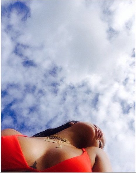 Ριάνα: Η φωτογραφία που κόλασε Χριστουγεννιάτικα [εικόνα] | iefimerida.gr 0