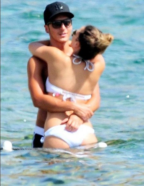 Αυτές είναι οι γυναίκες του Μεζούτ Οζίλ: Το ερωτικό τρίγωνο, οι ροζ συνομιλίες και το σκάνδαλο [εικόνες&βίντεο] | iefimerida.gr 6