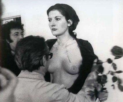 Μαρίνα Αμπράμοβιτς – Η διάσημη Σέρβα εικαστικός βρίσκεται στην Αθήνα καλεσμένη του ΝΕΟΝ [εικόνες] | iefimerida.gr 2