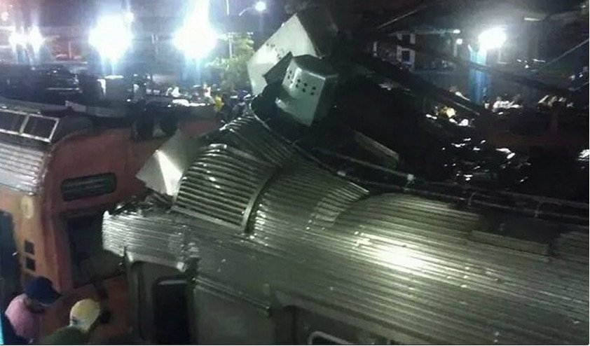 Βραζιλία: Τρένο καρφώθηκε σε άλλο που ήταν σταθμευμένο -Δεκάδες τραυματίες [εικόνες] | iefimerida.gr 4