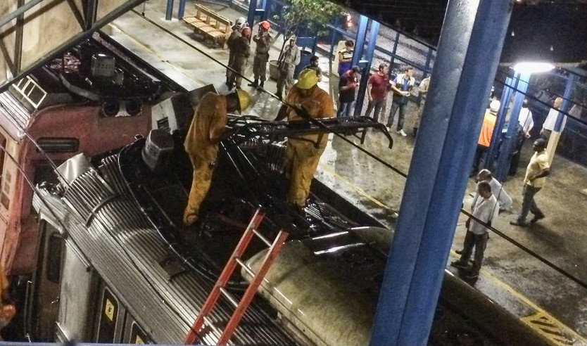 Βραζιλία: Τρένο καρφώθηκε σε άλλο που ήταν σταθμευμένο -Δεκάδες τραυματίες [εικόνες] | iefimerida.gr 8
