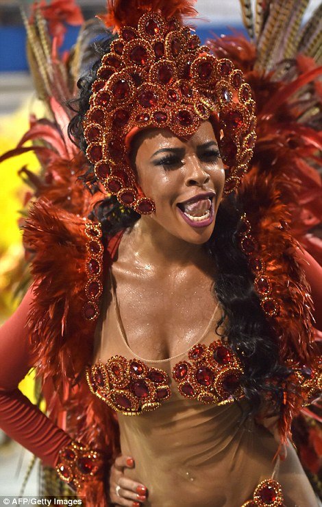 Ούτε ο φόβος για τον ιό Ζίκα δεν σταματά τους χορούς στο Ρίο -Ξεκίνησε το καρναβάλι [εικόνες] | iefimerida.gr 2