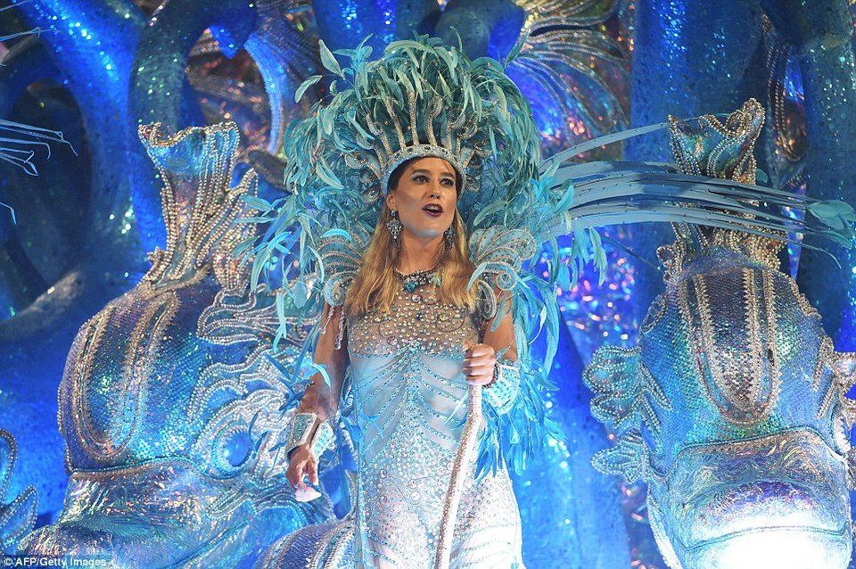 Ούτε ο φόβος για τον ιό Ζίκα δεν σταματά τους χορούς στο Ρίο -Ξεκίνησε το καρναβάλι [εικόνες] | iefimerida.gr 4