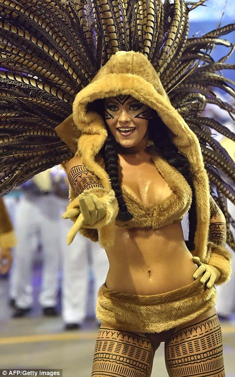 Ούτε ο φόβος για τον ιό Ζίκα δεν σταματά τους χορούς στο Ρίο -Ξεκίνησε το καρναβάλι [εικόνες] | iefimerida.gr 7