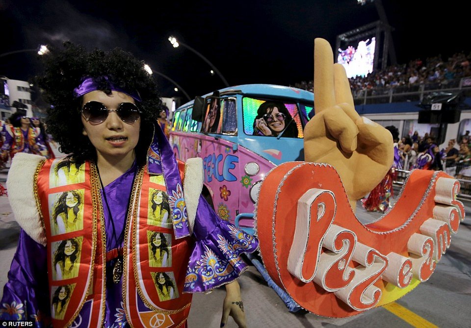 Ούτε ο φόβος για τον ιό Ζίκα δεν σταματά τους χορούς στο Ρίο -Ξεκίνησε το καρναβάλι [εικόνες] | iefimerida.gr 8