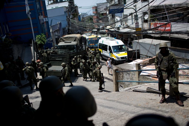 Βραζιλιάνοι νεαροί μετέδωσαν live τον θάνατό τους από αστυνομικά πυρά μέσα στο αυτοκίνητό τους [βίντεο]  | iefimerida.gr 2