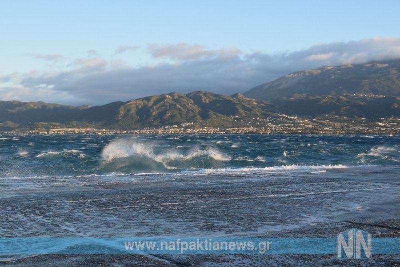 Κλειστό το Ρίο-Αντίρριο -Η θάλασσα βγήκε στη στεριά [βίντεο] | iefimerida.gr 1