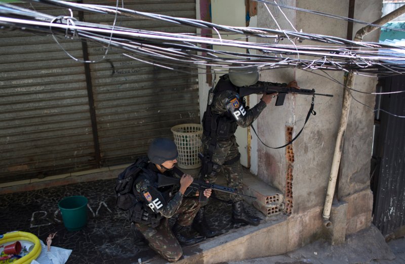 Βραζιλιάνοι νεαροί μετέδωσαν live τον θάνατό τους από αστυνομικά πυρά μέσα στο αυτοκίνητό τους [βίντεο]  | iefimerida.gr 3