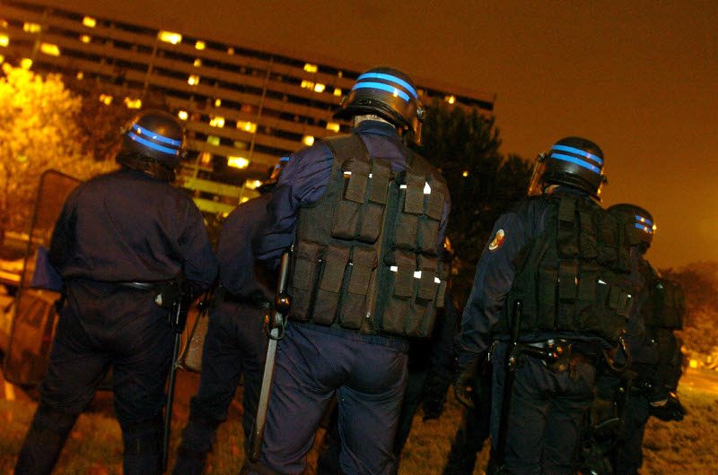 Ο Μακρόν ανακοίνωσε μέτρα για τα υποβαθμισμένα γαλλικά προάστια | iefimerida.gr 1