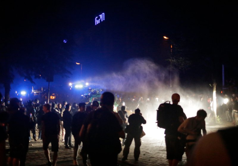 Εκρηξη βίας στο Αμβούργο για την G20 -Κουκουλοφόροι υποδέχθηκαν τους ηγέτες... σπάζοντας τα πάντα [εικόνες & βίντεο]  | iefimerida.gr 3