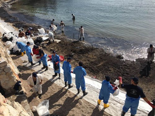 Στη «μάχη» κατά της ρύπανσης του Σαρωνικού και οι Ενοπλες Δυνάμεις: 30 στελέχη στη Σαλαμίνα, 60 στη Γλυφάδα [εικόνες] | iefimerida.gr 0