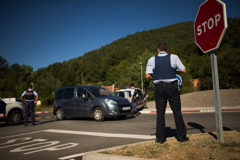 Ο «πολίτης Χ» οδήγησε στη σύλληψη του Αμπουγιακούμπ σε αμπελώνα -Νεκρός και ο ιμάμης | iefimerida.gr 6