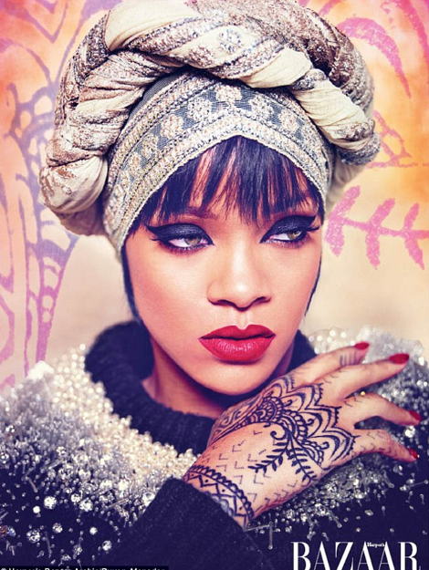 Η Ριάνα κάνει στροφή στη...σεμνότητα -Ποζάρει ντυμένη και εντυπωσιάζει [εικόνες]  | iefimerida.gr 3