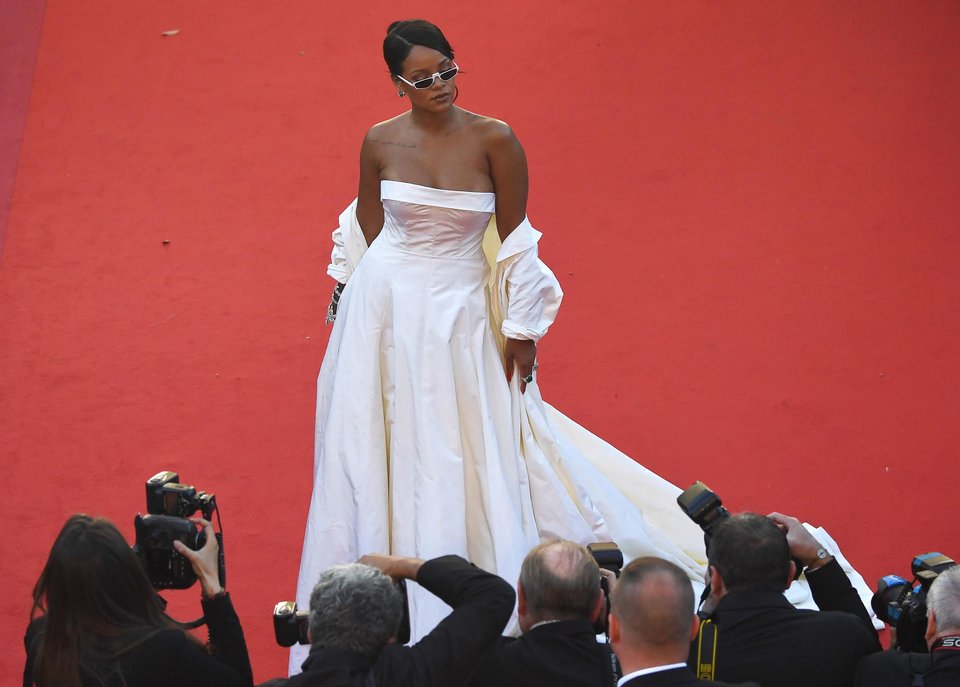 Το Φεστιβάλ των Καννών σταμάτησε για να περάσει η  Rihanna [εικόνες] | iefimerida.gr 1