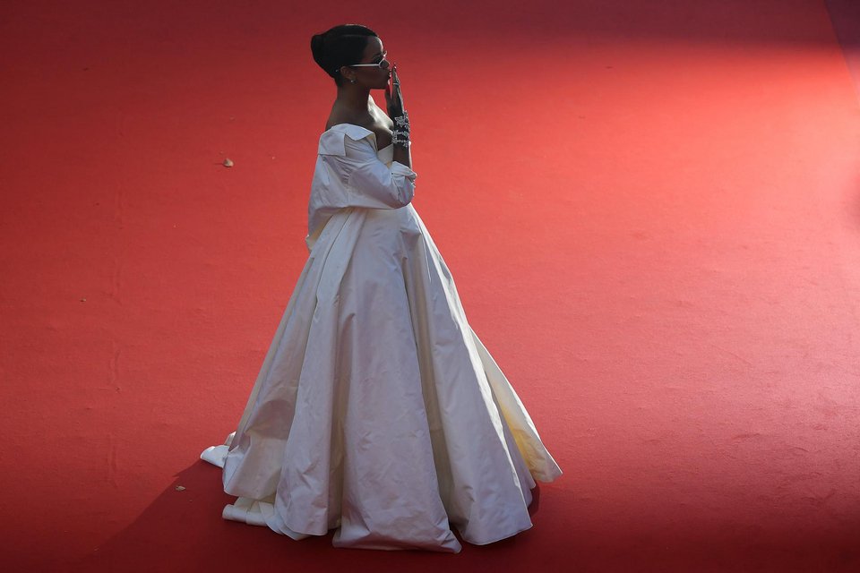 Το Φεστιβάλ των Καννών σταμάτησε για να περάσει η  Rihanna [εικόνες] | iefimerida.gr 2