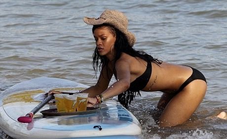 Οδηγίες για να κάνετε την Rihanna να μοιάζει τελείως χάλια | iefimerida.gr 2