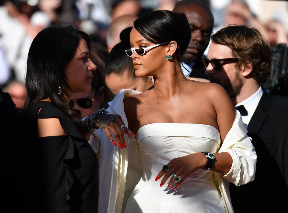 Το Φεστιβάλ των Καννών σταμάτησε για να περάσει η  Rihanna [εικόνες] | iefimerida.gr 3