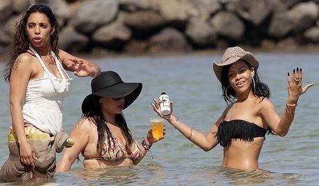 Οδηγίες για να κάνετε την Rihanna να μοιάζει τελείως χάλια | iefimerida.gr 3