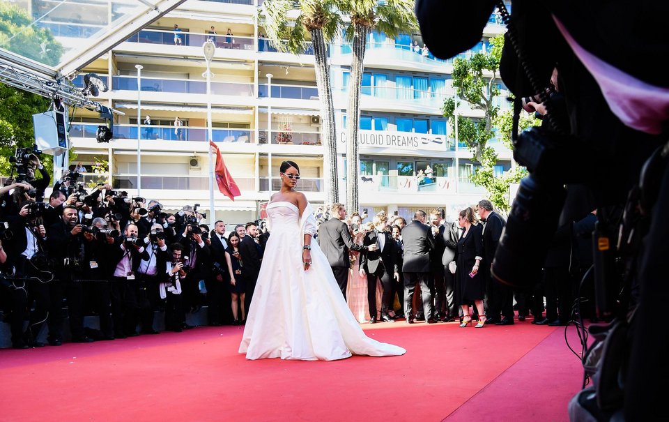 Το Φεστιβάλ των Καννών σταμάτησε για να περάσει η  Rihanna [εικόνες] | iefimerida.gr 6
