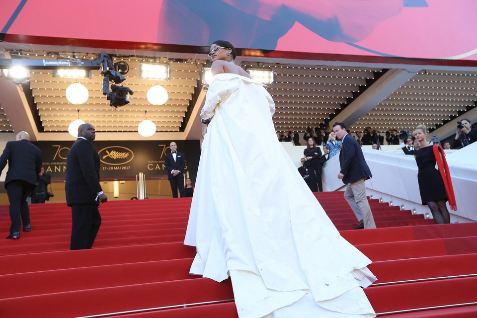 Το Φεστιβάλ των Καννών σταμάτησε για να περάσει η  Rihanna [εικόνες] | iefimerida.gr 8