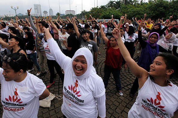 Χόρεψαν στα τέσσερα σημεία της γης εναντίον της βίας κατά των γυναικών [εικόνες] | iefimerida.gr 1