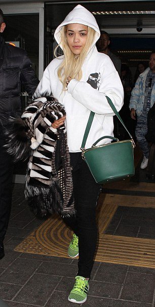 Η Rita Ora, όταν δεν είναι βαμμένη, είναι μια ασχημούτσικη Σλάβα [εικόνες] | iefimerida.gr 2