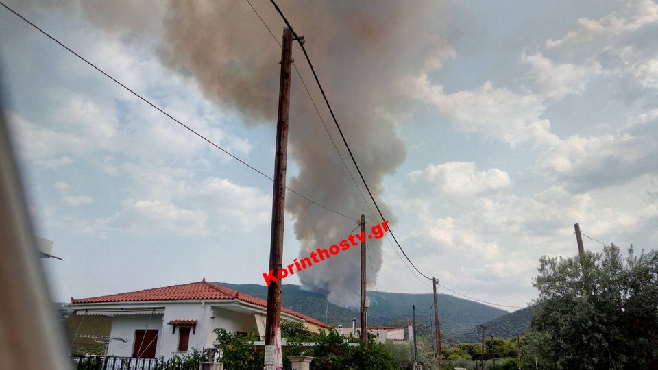 Δύσκολη νύχτα στο Ρυτό Κορινθίας -Μεγάλη πυρκαγιά απειλεί σπίτια, εκκενώθηκε κατασκήνωση [εικόνες & βίντεο] | iefimerida.gr 5
