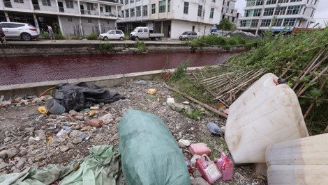 Το... ματωμένο ποτάμι -Η μυστηριώδης αλλαγή στο χρώμα του νερού που τρόμαξε τους κατοίκους [εικόνες] | iefimerida.gr 2