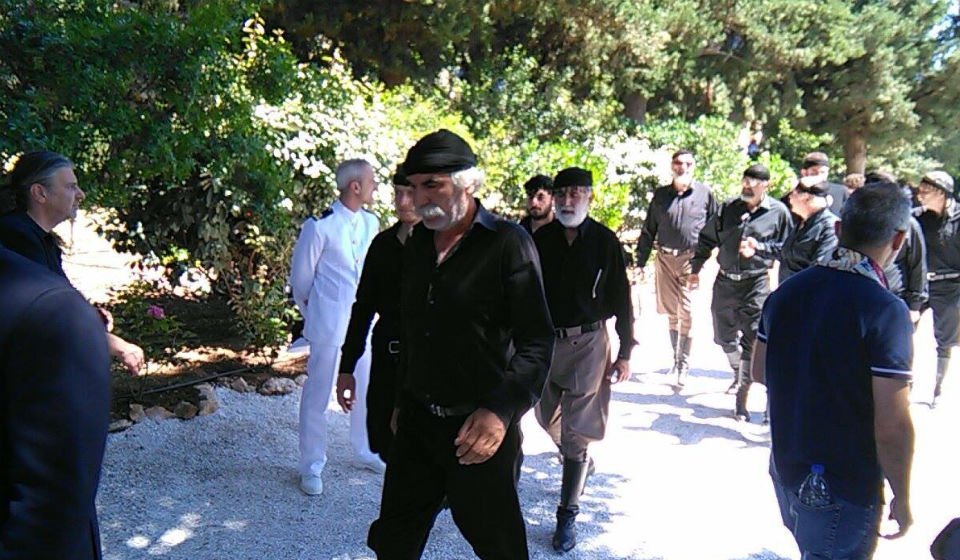 Κωνσταντίνος Μητσοτάκης: Ο αφοσιωμένος Μανούσος, το γράμμα του Γλέζου, οι επικήδειοι, τα ριζίτικα, η κατσούνα -Ο πόνος και η θλίψη μέσα από εικόνες και βίντεο | iefimerida.gr 9