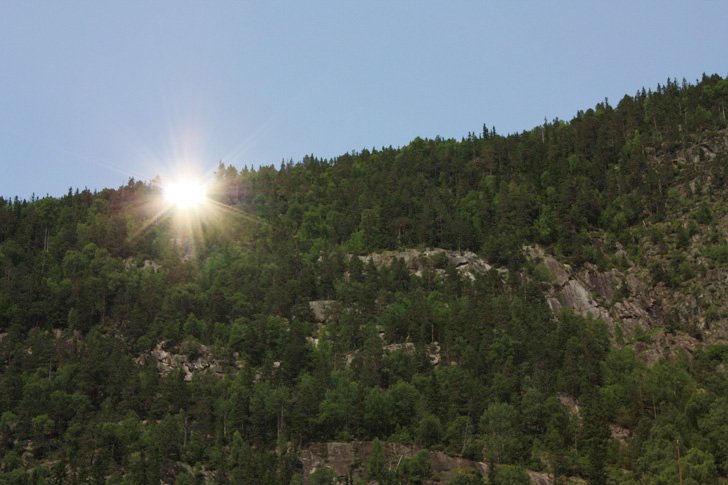 Νορβηγική πόλη δημιουργεί «τεχνητό ήλιο» για να φωτίζει τους σκοτεινούς μήνες [εικόνες] | iefimerida.gr 2