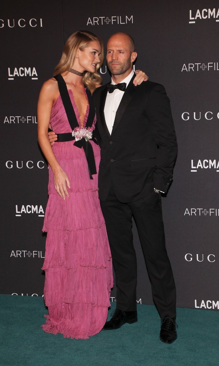 Το αβυσσαλέο ντεκολτέ της Ρόζι Χάντινγκτον [εικόνες]  | iefimerida.gr 2