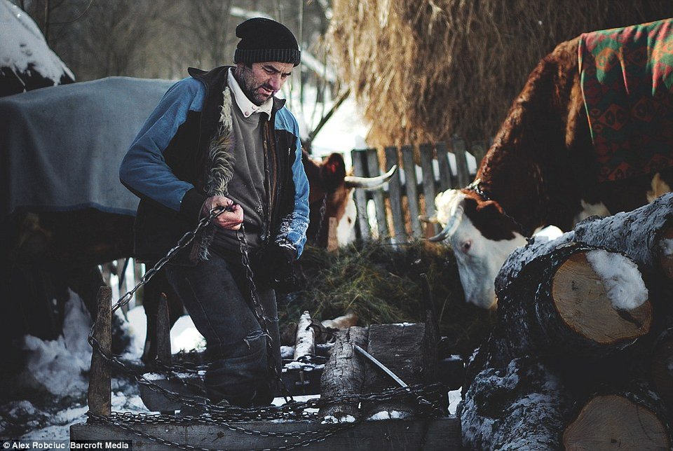 Τα χωριά της Ρουμανίας όπου έχει σταματήσει ο χρόνος -Ζουν ακριβώς όπως στον Μεσαίωνα [εικόνες] | iefimerida.gr 12
