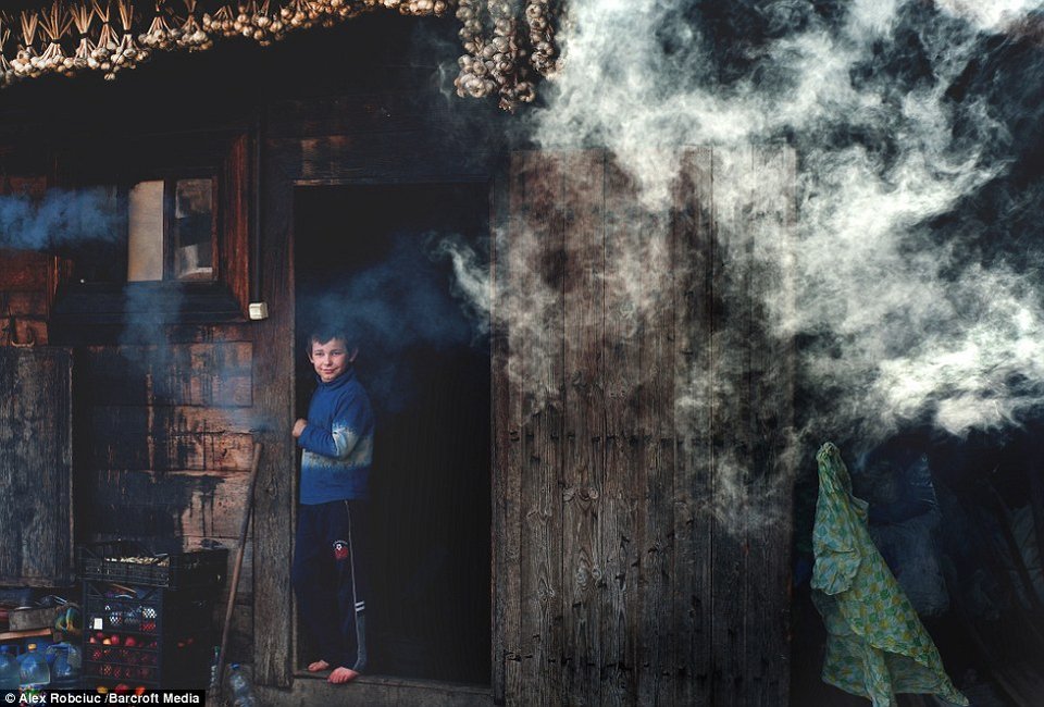 Τα χωριά της Ρουμανίας όπου έχει σταματήσει ο χρόνος -Ζουν ακριβώς όπως στον Μεσαίωνα [εικόνες] | iefimerida.gr 11