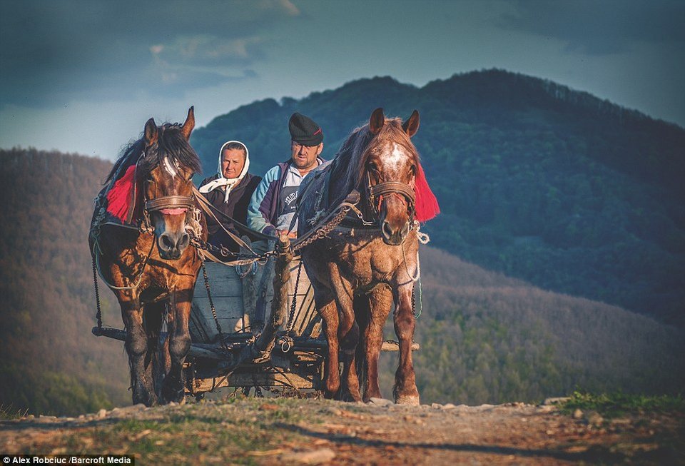 Τα χωριά της Ρουμανίας όπου έχει σταματήσει ο χρόνος -Ζουν ακριβώς όπως στον Μεσαίωνα [εικόνες] | iefimerida.gr 0