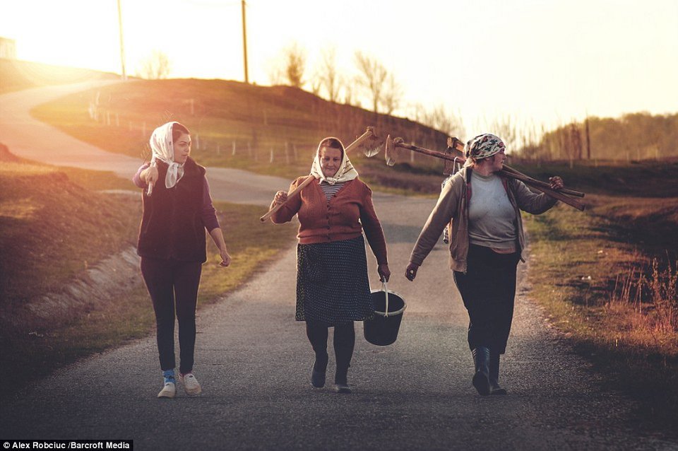 Τα χωριά της Ρουμανίας όπου έχει σταματήσει ο χρόνος -Ζουν ακριβώς όπως στον Μεσαίωνα [εικόνες] | iefimerida.gr 3