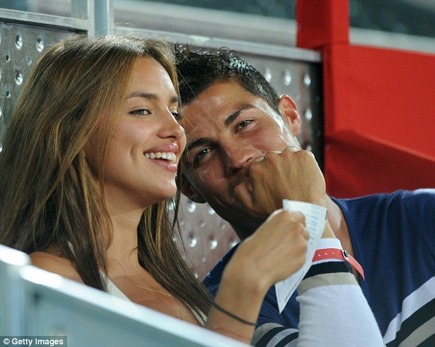 Με αυτό το κουνελάκι του Playboy απάτησε ο Ρονάλντο την Ιρίνα Σάικ [εικόνες] | iefimerida.gr 5