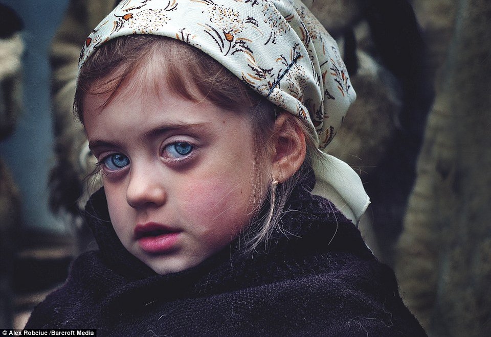 Τα χωριά της Ρουμανίας όπου έχει σταματήσει ο χρόνος -Ζουν ακριβώς όπως στον Μεσαίωνα [εικόνες] | iefimerida.gr 5