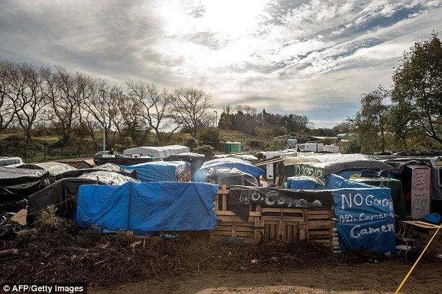 Η πράξη ανθρωπιάς που θα τιμωρηθεί - Βρετανός προσπάθησε να περάσει στη χώρα του 4χρονη Αφγανή [εικόνες] | iefimerida.gr 2