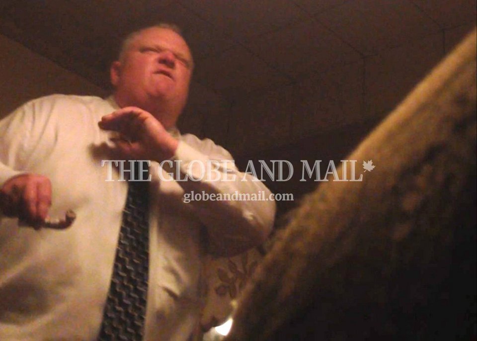 Ο δήμαρχος ήταν «φτιαγμένος» -Κάμερες κατέγραψαν τοπικό άρχοντα να κάνει χρήση ναρκωτικών [εικόνες&βίντεο]  | iefimerida.gr 0