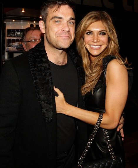 Ο Ρόμπι Γουίλιαμς τρελαίνεται για το δεύτερο παιδί και χορεύει στη γυναίκα του στο μαιευτήριο [εικόνες&βίντεο] | iefimerida.gr 0