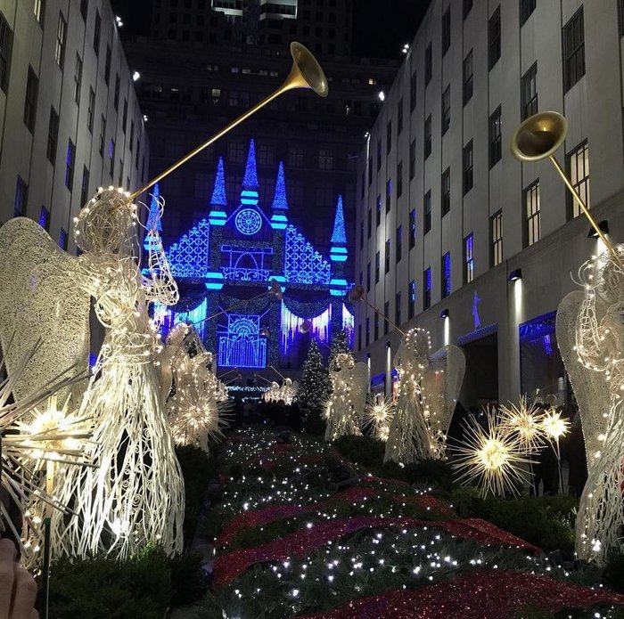 30.000 LED και 25.000 swarovski στο δέντρο του Rockfeller center - Ήρθε κατευθείαν από την Αλάσκα | iefimerida.gr 1